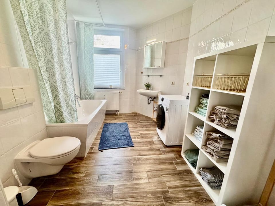 Toilet, Bathroom, towels, washing machine
