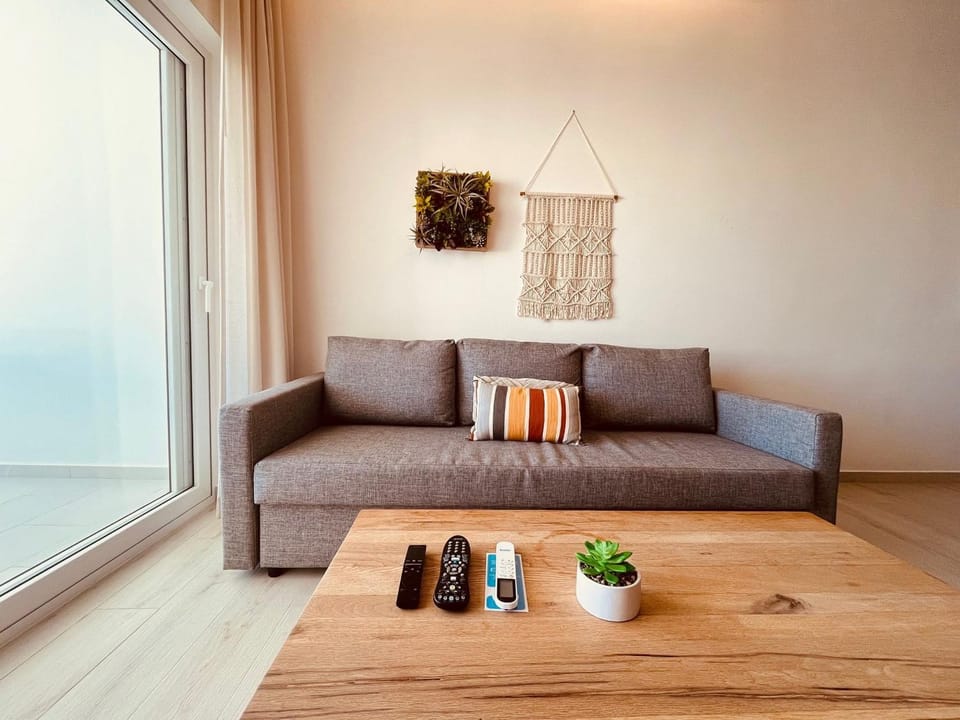 Bed, Living room