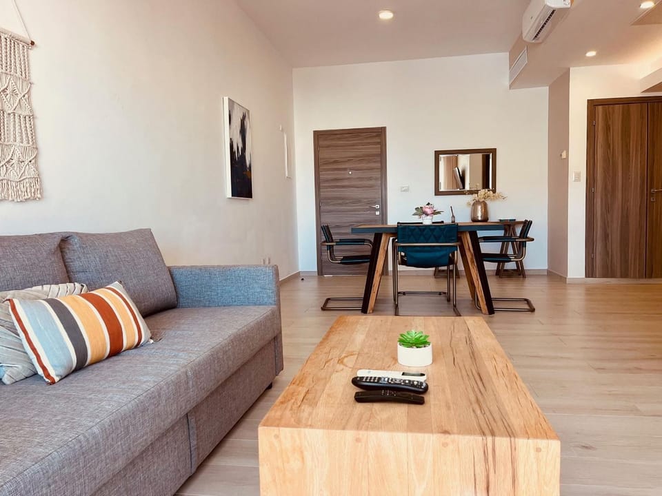 Bed, Living room