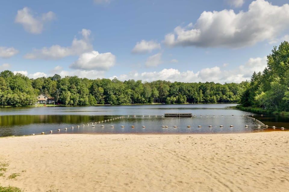 Fire Pit, Game Room, Lake, On-Site Stream Poconos! House in Kidder Township