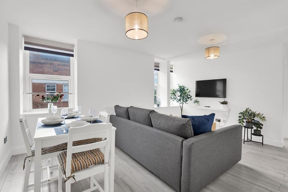 TV and multimedia, Living room, Dining area