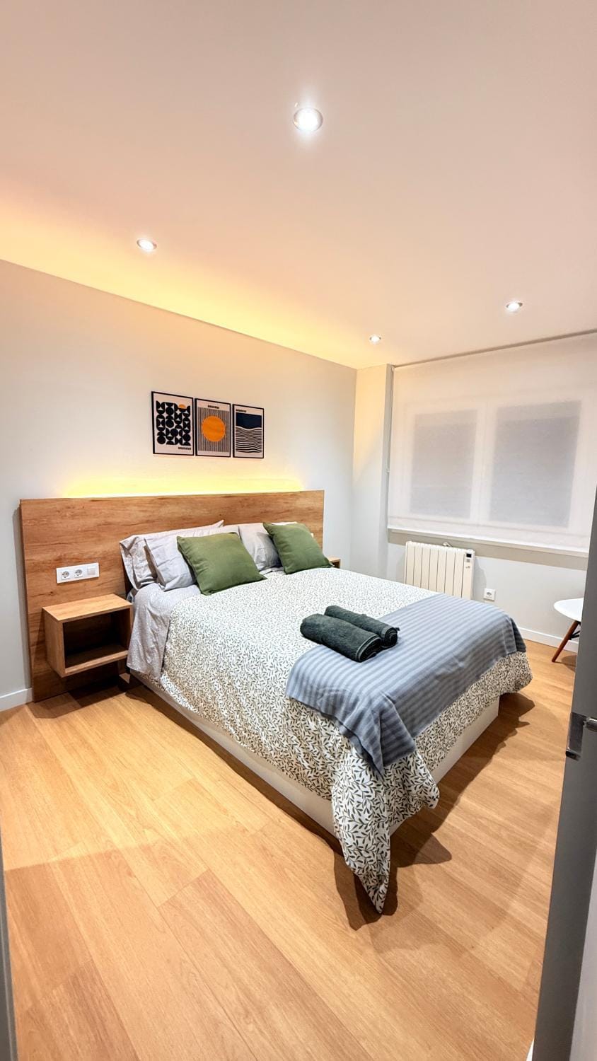 Bed, Photo of the whole room, Bedroom