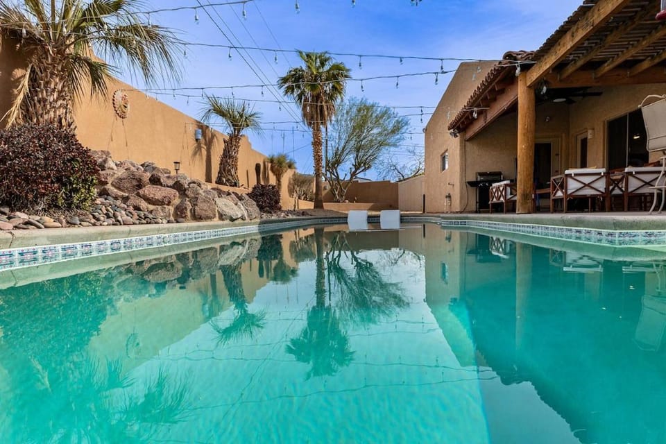 Havasu Aloha Pool Firepit Designed For Comfort House in Lake Havasu City