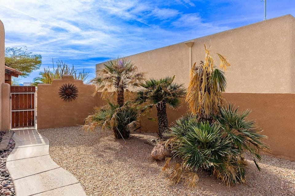 Havasu Aloha Pool Firepit Designed For Comfort House in Lake Havasu City