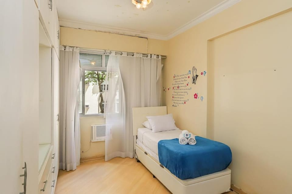 Fernanda Leme · Leme Aprazível: 2 quartos amplo e confortável! Apartment in Rio de Janeiro