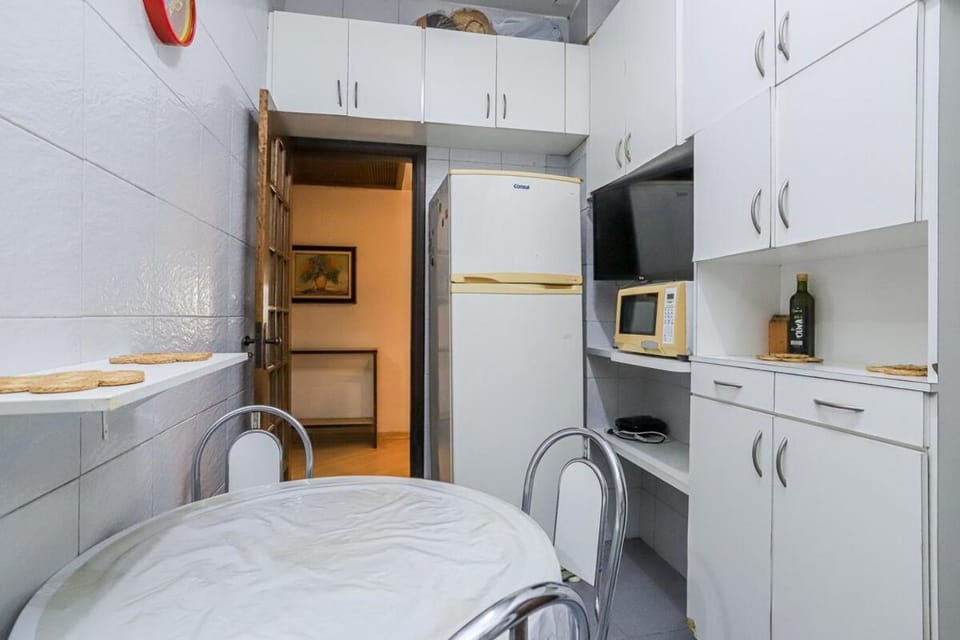 Fernanda Leme · Leme Aprazível: 2 quartos amplo e confortável! Apartment in Rio de Janeiro