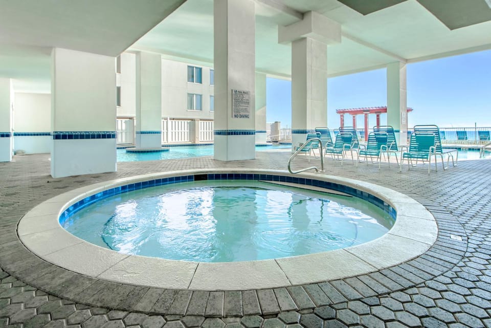 Majestic Beach Towers One 1314 by Emerald Coast Retreats Apartment in Long Beach