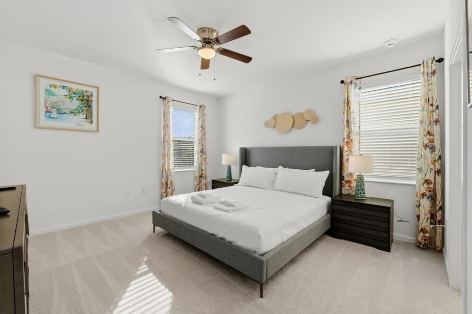 Bella Vida Poolside Family Escape House in Kissimmee