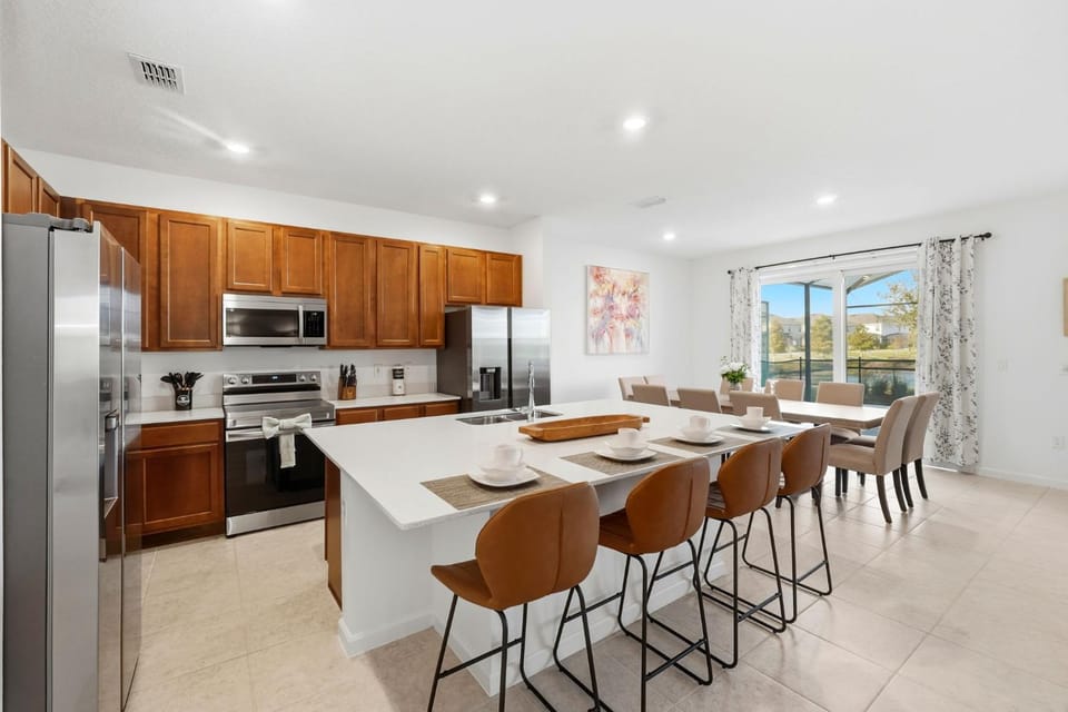 Bella Vida Poolside Family Escape House in Kissimmee