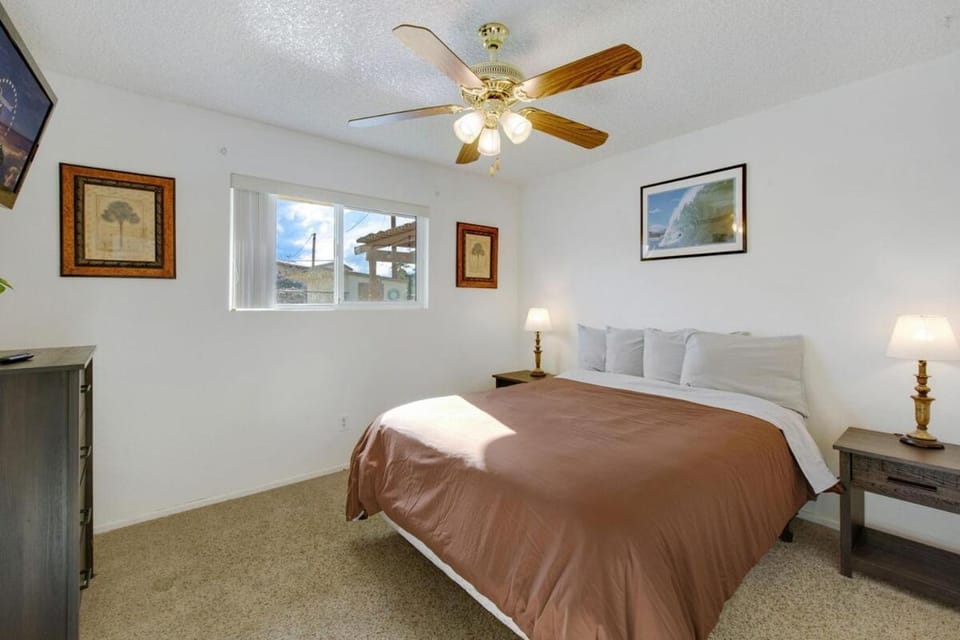 Welcome To Cisco! Pool | Firepit | MinutesToBridge House in Lake Havasu City