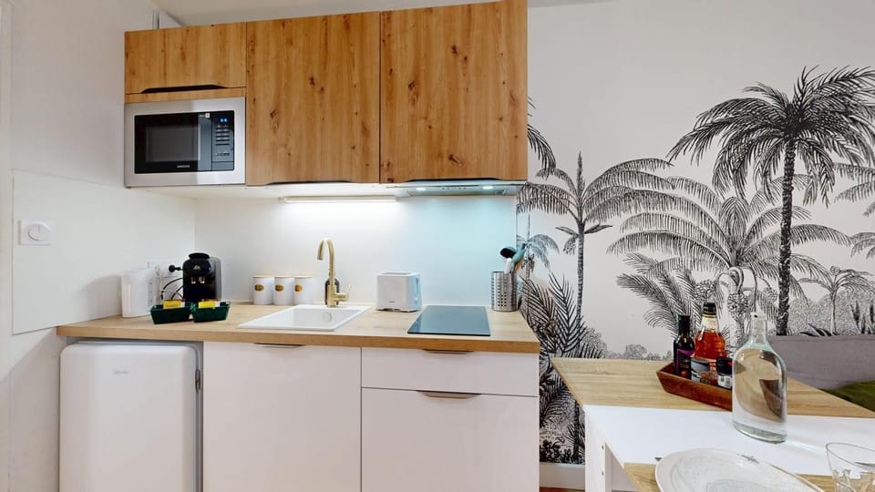 Kitchen or kitchenette, kitchen