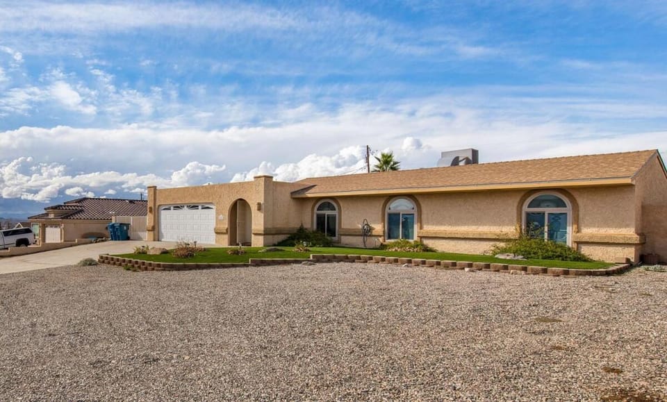 Welcome to Runabout Pool Lake Views Comfort House in Lake Havasu City