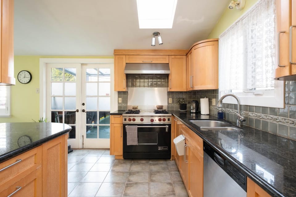Kitchen or kitchenette, kitchen