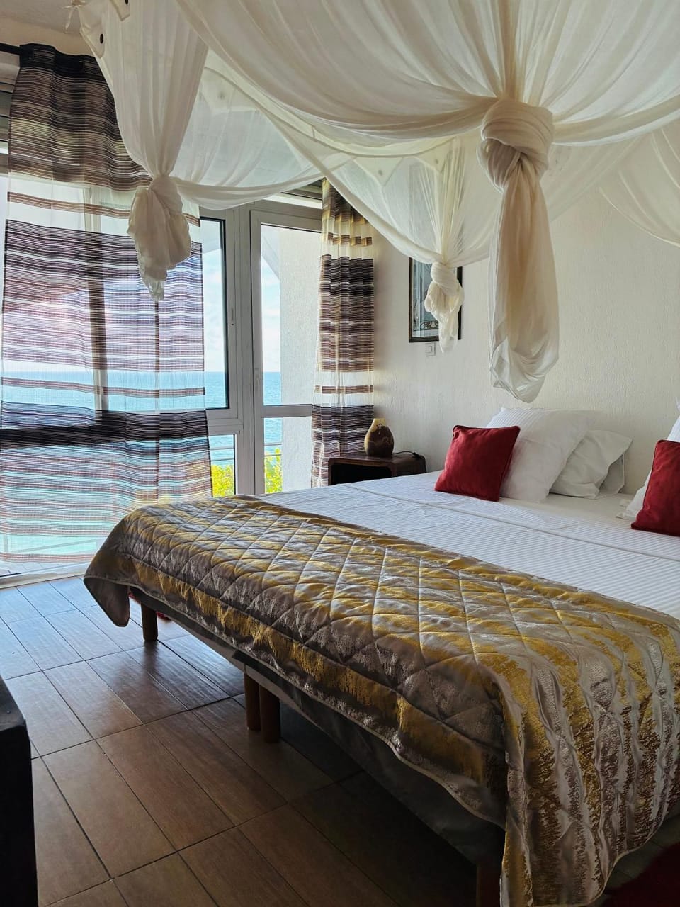 Bed, Photo of the whole room