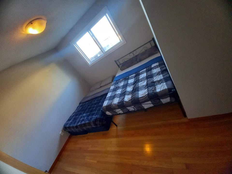 Central Location New Year Stay- Free Parking & Fast Wifi Vacation rental in Waterloo
