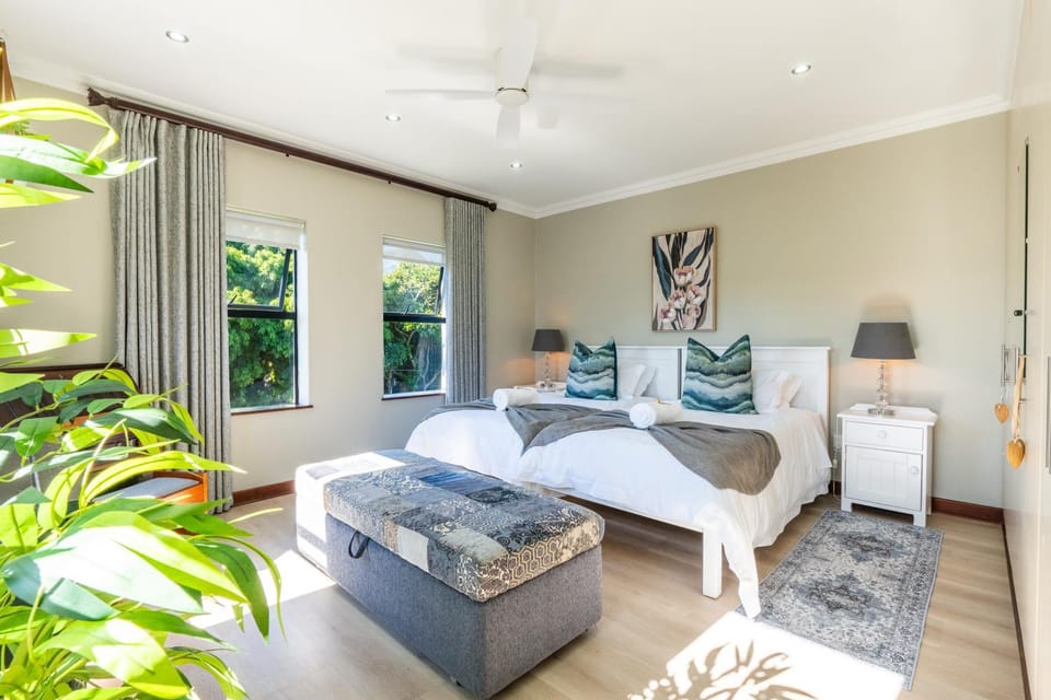 Bedroom, Mountain view