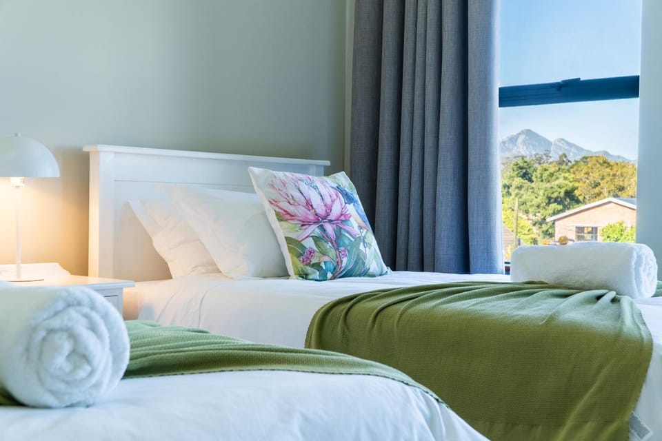 Bedroom, Mountain view