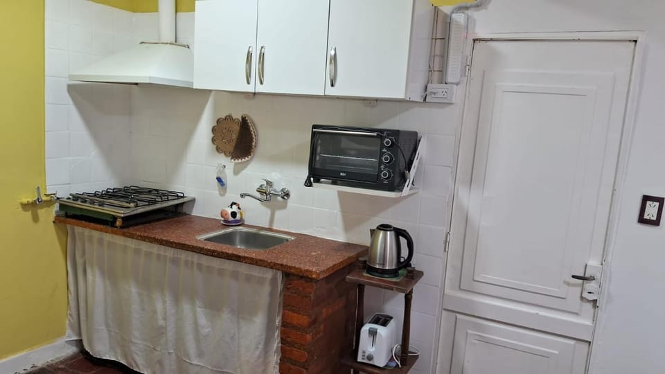 Kitchen or kitchenette, oven, pet friendly, toaster