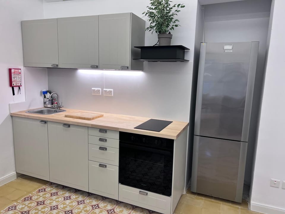 microwave, oven, stove, kitchen