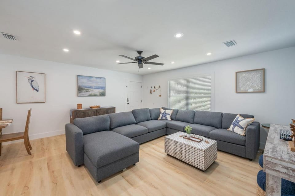 Unit F Beachwalk Pool Access Sauna Mini Golf Apartment in Okaloosa Island
