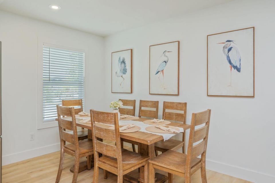 Unit F Beachwalk Pool Access Sauna Mini Golf Apartment in Okaloosa Island