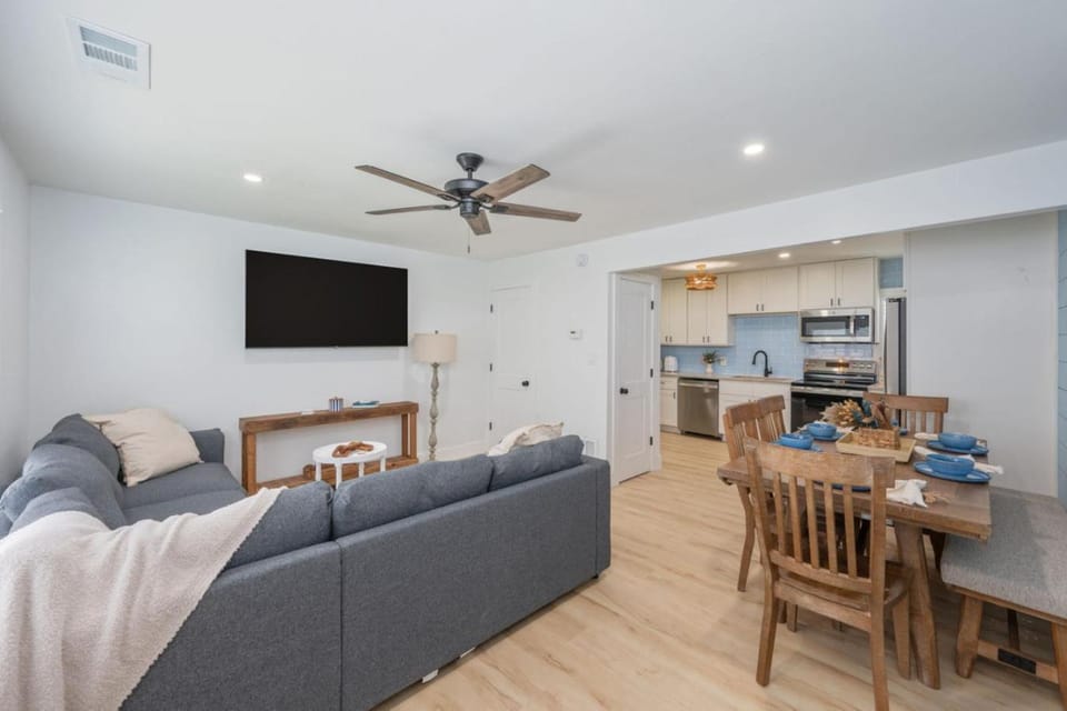 Unit E Beachwalk Pool Access Sauna Mini Golf Apartment in Okaloosa Island