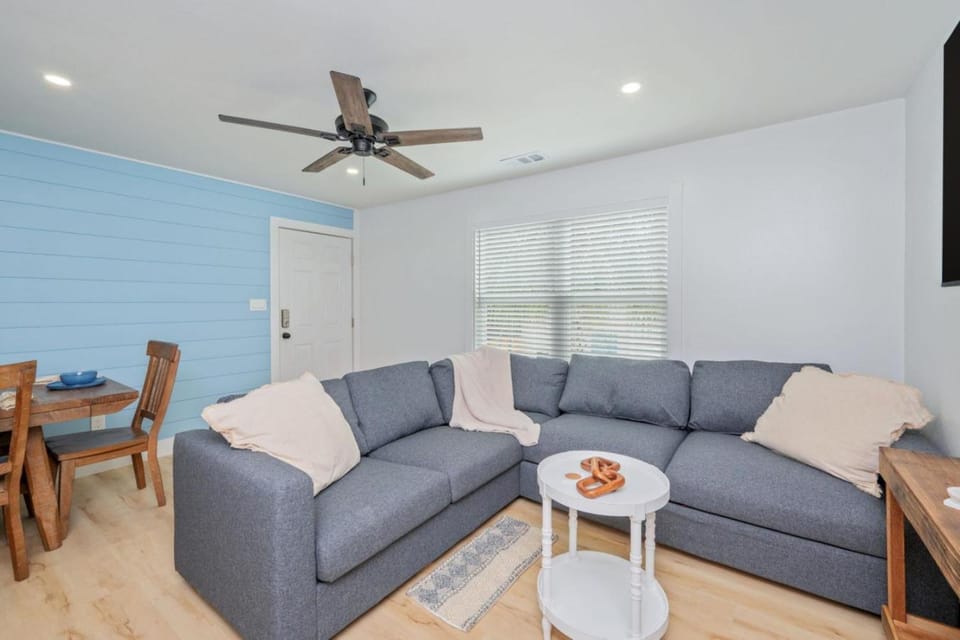 Unit E Beachwalk Pool Access Sauna Mini Golf Apartment in Okaloosa Island