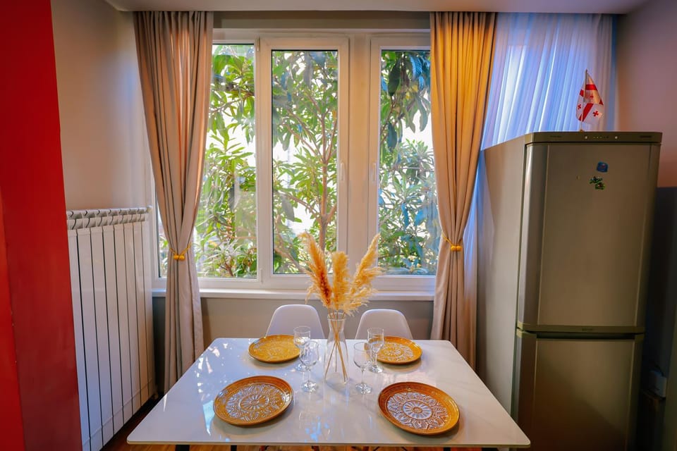 Dining area, internet