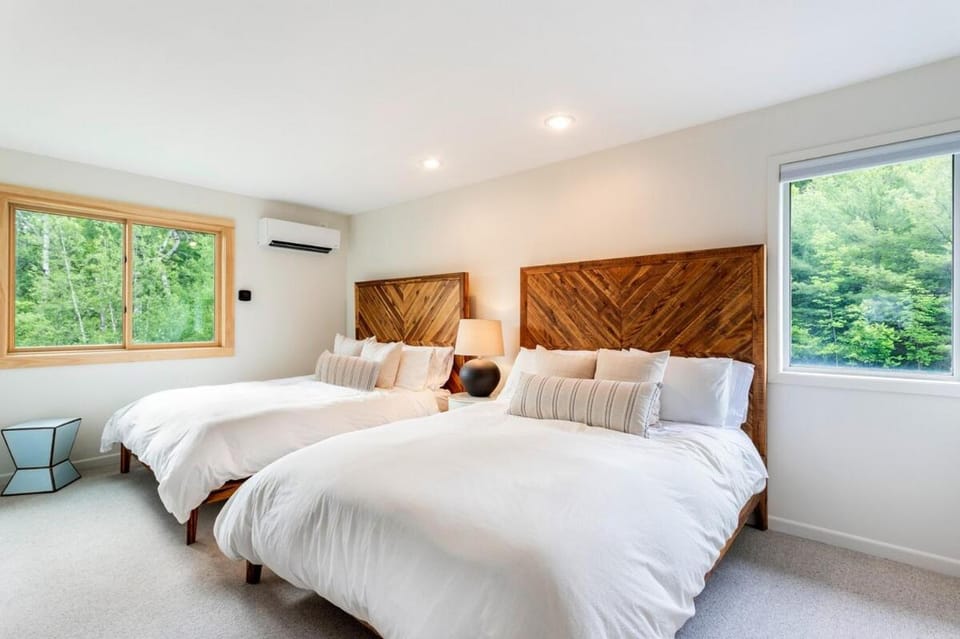 5 Minutes to Ski Hunter Mountain! Family Friendly - Hot Tub, Sauna, Sunset Views Chalet in Hunter
