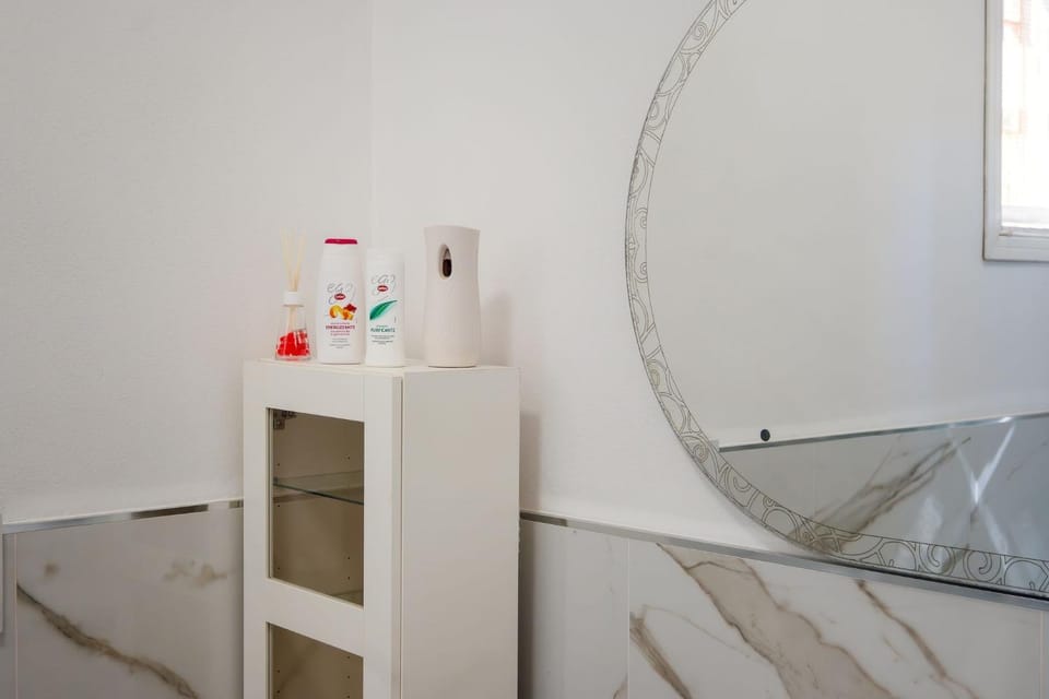 Veliero Martini free parking 2 min Mondello WiFi Apartment in Palermo