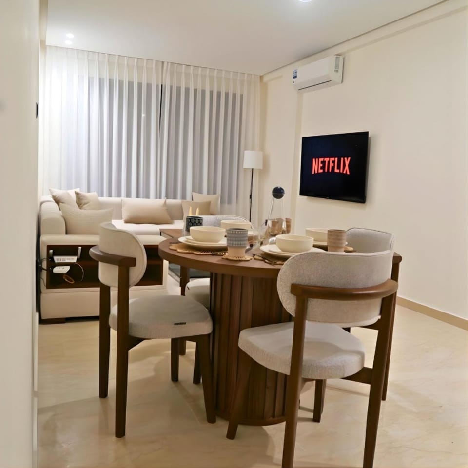 TV and multimedia, Living room, Seating area, Dining area, air conditioner