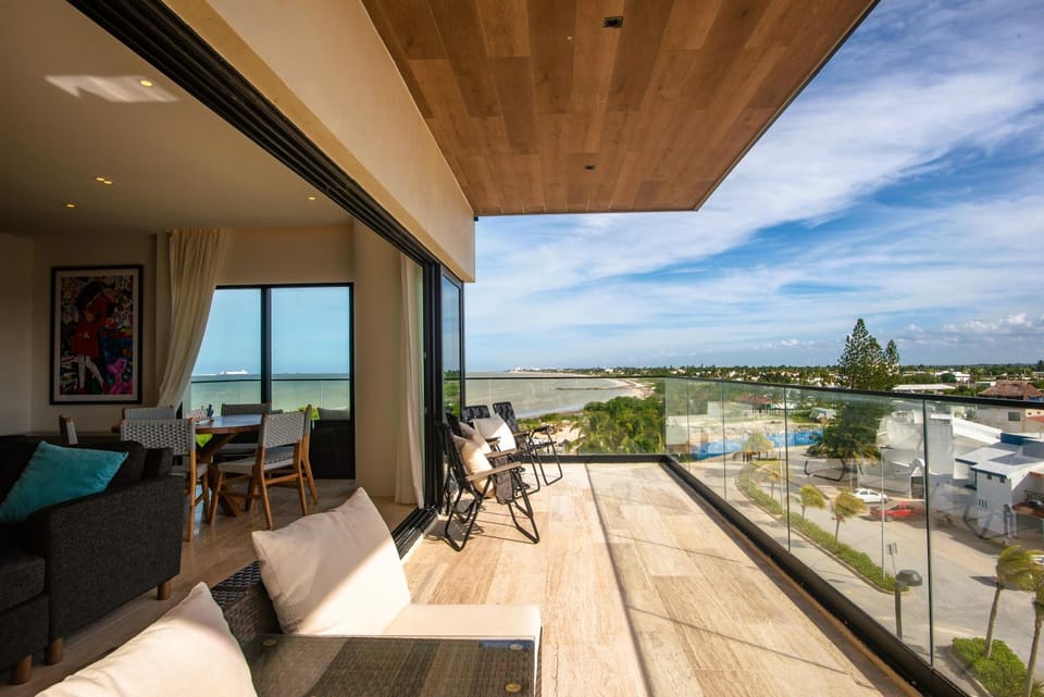 Natural landscape, Balcony/Terrace, Balcony/Terrace, Living room, Seating area, Sea view