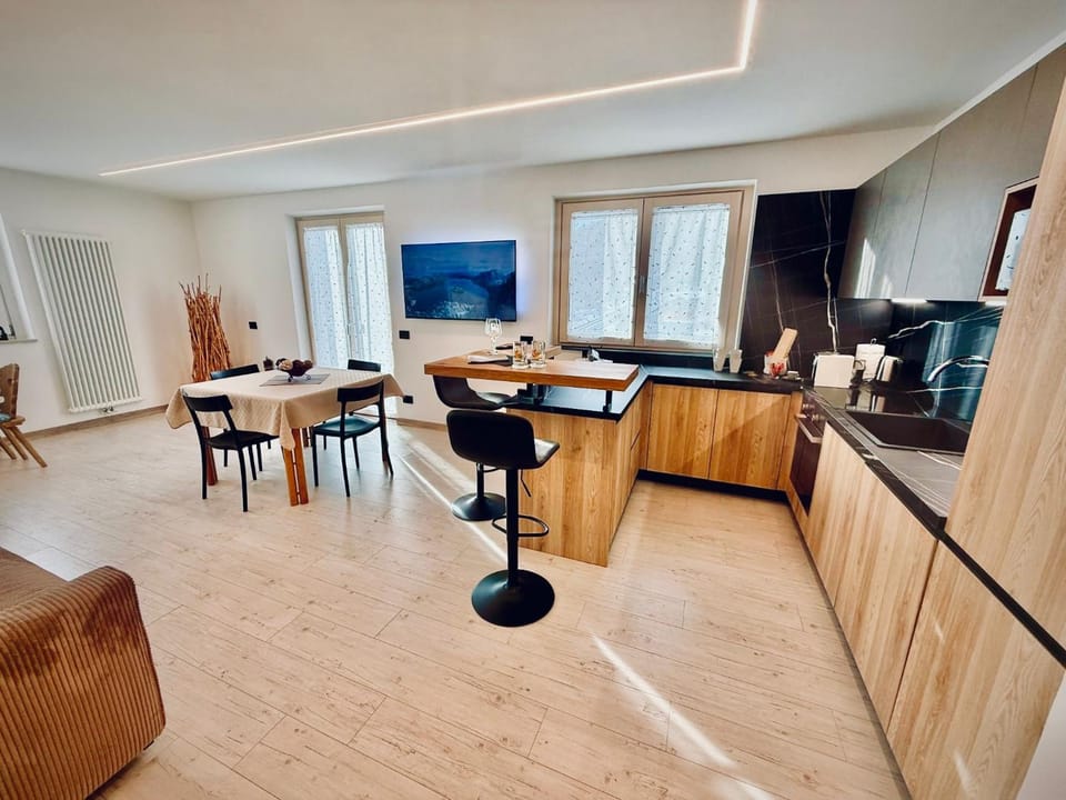 TV and multimedia, Kitchen or kitchenette, Living room, Seating area, Dining area, minibar