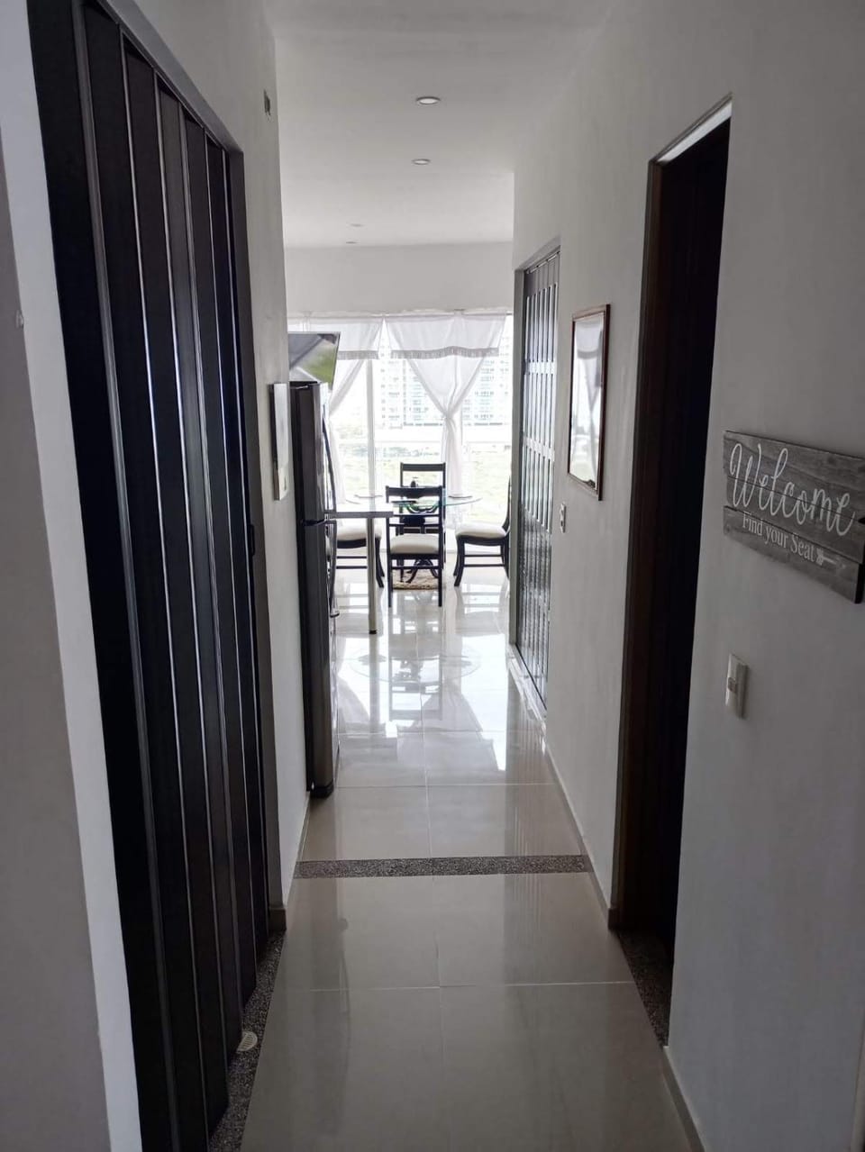 Facade/entrance, Seating area, Dining area