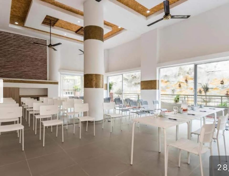 Restaurant/places to eat, Banquet/Function facilities