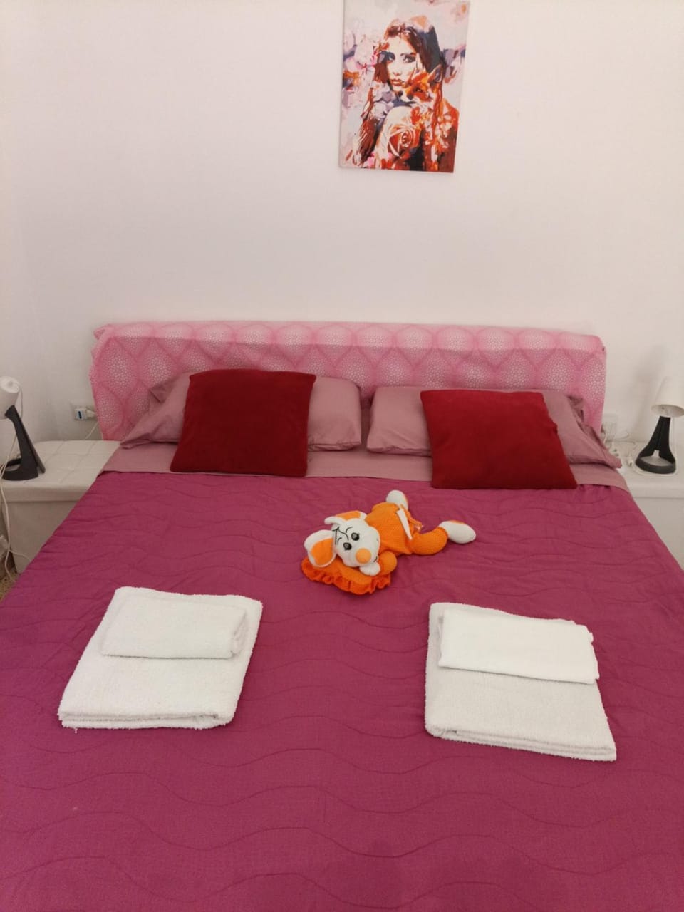 Bed, Bedroom, towels