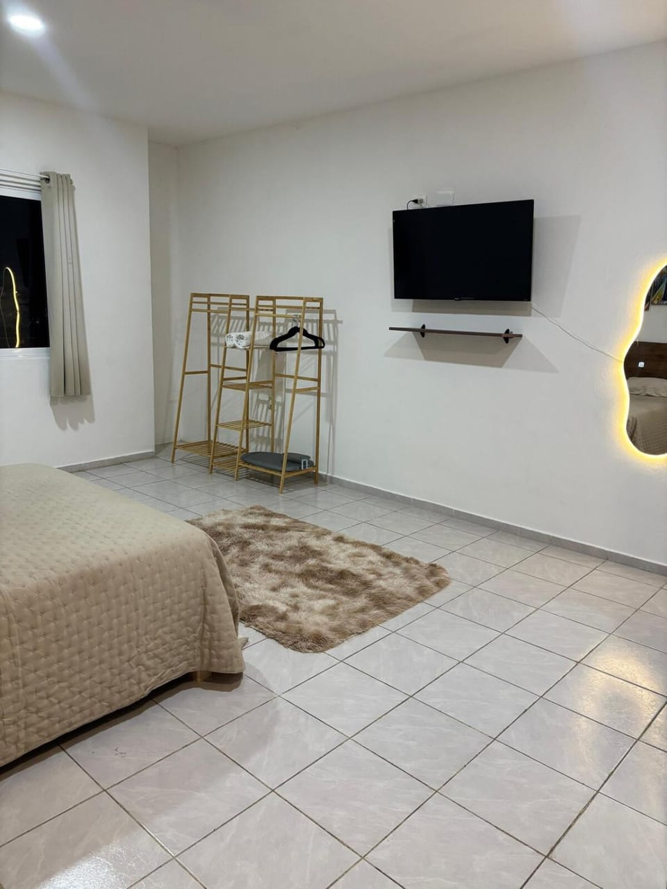 Communal lounge/ TV room, Bed, TV and multimedia, Photo of the whole room, Evening entertainment, Bedroom