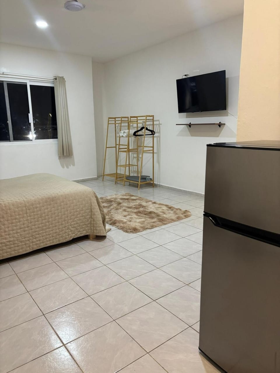 Communal lounge/ TV room, Bed, TV and multimedia, Photo of the whole room, Evening entertainment, Bedroom
