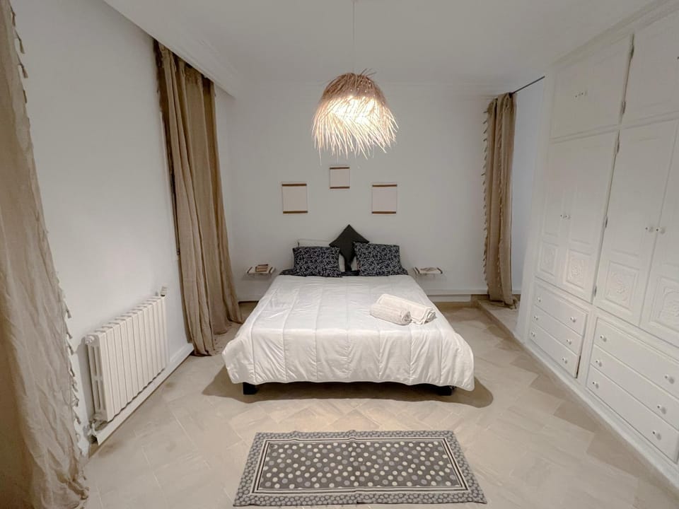 Bed, Photo of the whole room, Bedroom, wardrobe