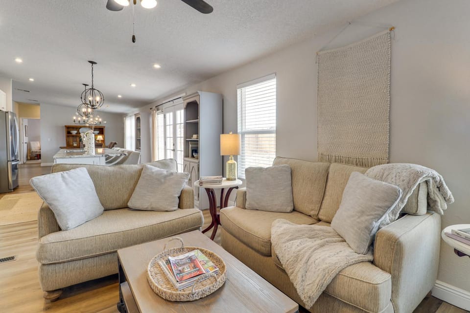 Scenic Sandia Mtn Views! Cozy Rio Rancho Retreat House in Rio Rancho
