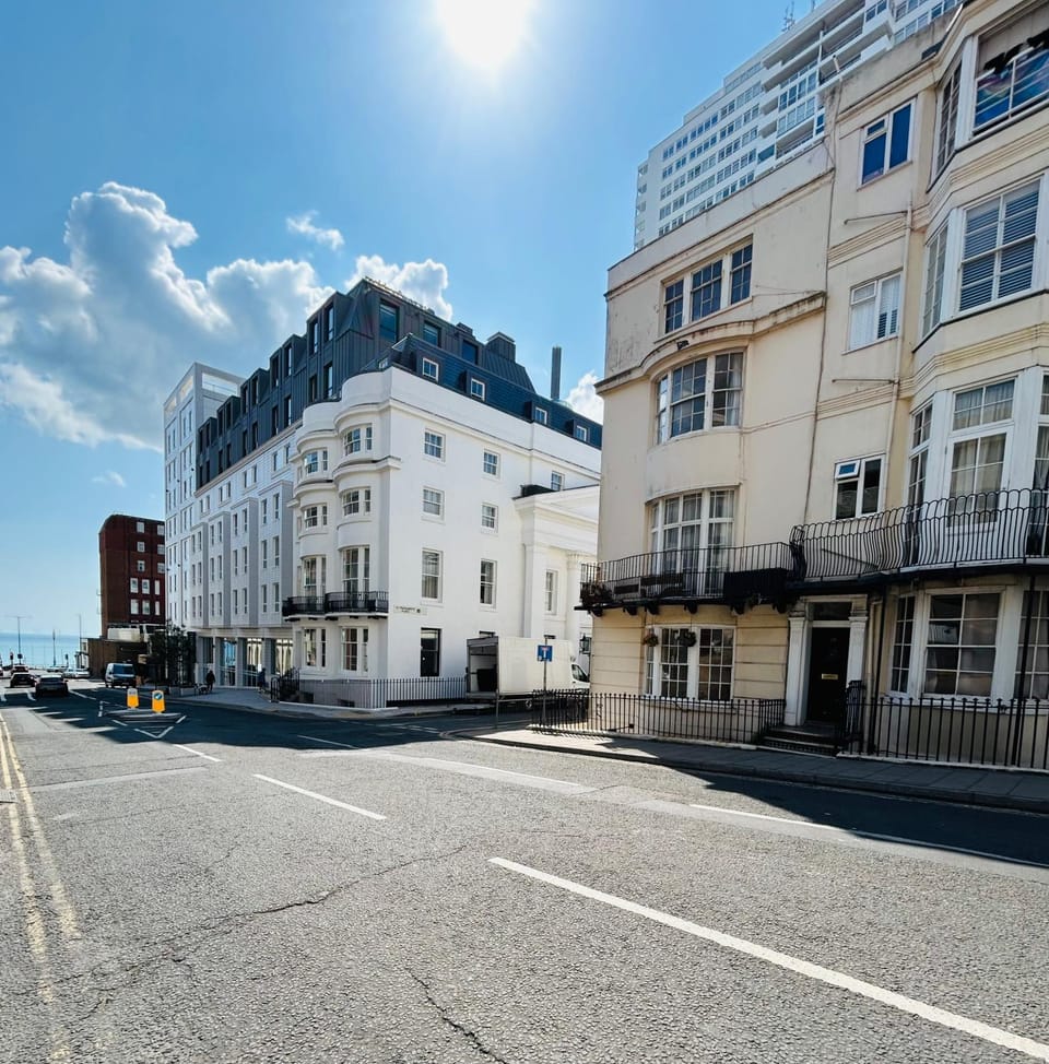Vintage vibes and views - with Hammam bath Apartment in Hove
