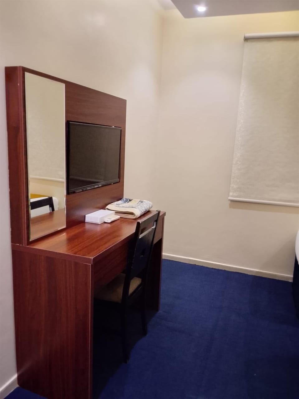 TV and multimedia, Photo of the whole room, Bedroom