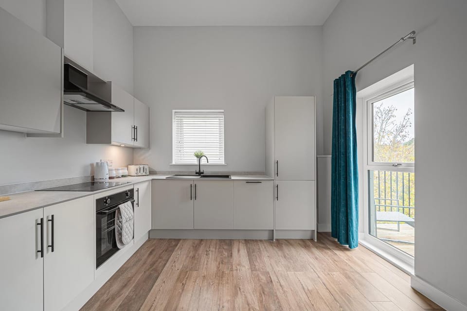 The Roost Group - 2 Bed Riverside Apartments Apartment in Maidstone