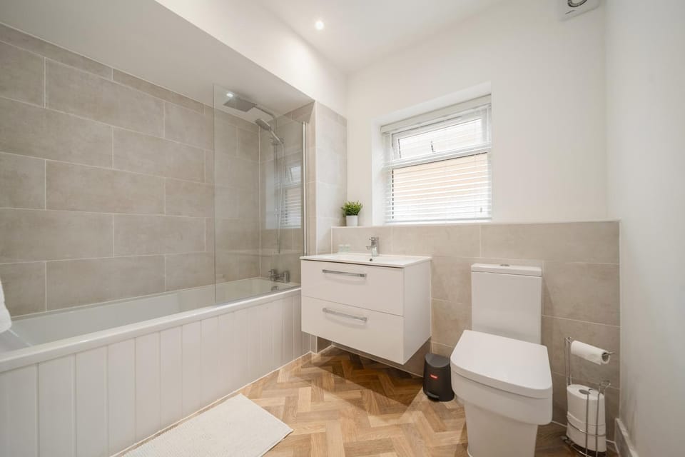 The Roost Group - 2 Bed Riverside Apartments Apartment in Maidstone