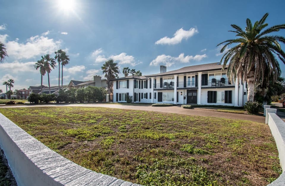 Ocean Drive Grand Estate Sleeps 52 Pool House in Nueces County