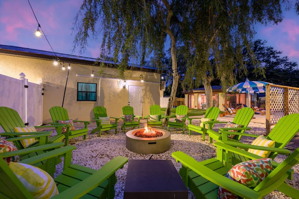 Sleeps 10 Heated Pool Spa Arcade Putt Putt House in Largo