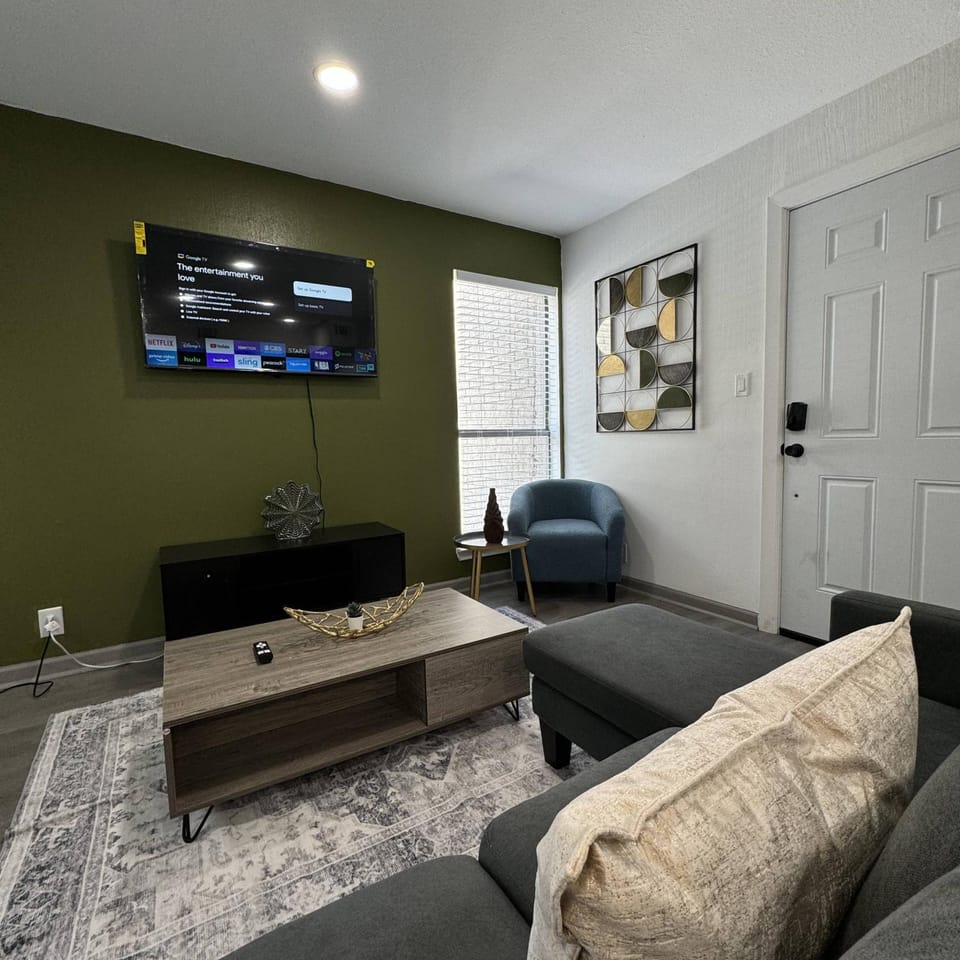 2 DT Dallas l FIFA WORLD CUP READY l 5 Min from Love Field Apartment in Dallas