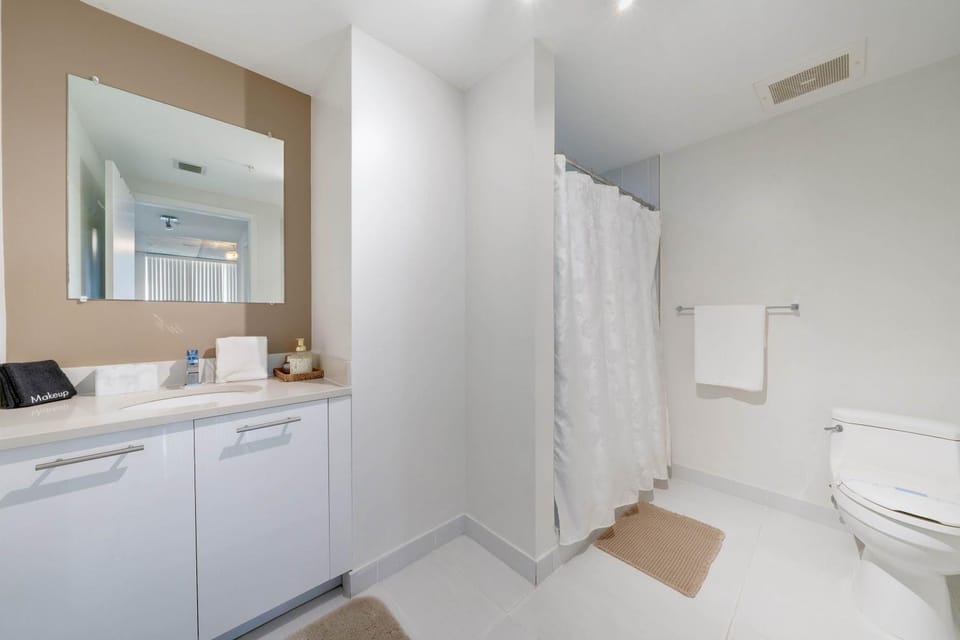 Midtown Miami Marvel- Heated Pool & Prime Location Apartment in Miami