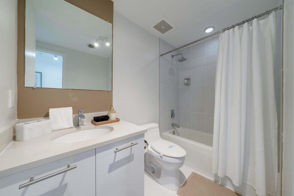 Midtown Miami Marvel- Heated Pool & Prime Location Apartment in Miami
