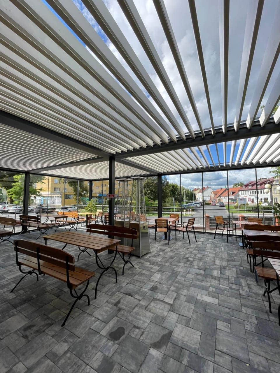 Restaurant/places to eat, Balcony/Terrace